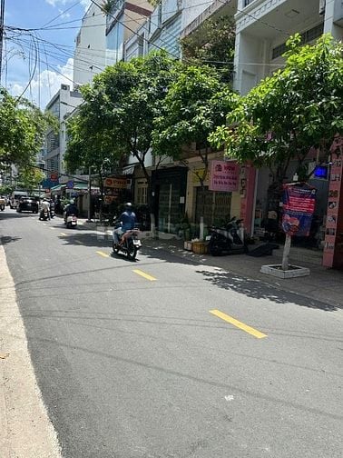 Cho thuê nhà nguyên căn, mặt tiền đường số 49, Khánh Hội, Quận 4