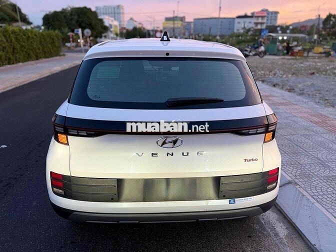 Hyundai Venue 2024 Standard 1.0 9602 km