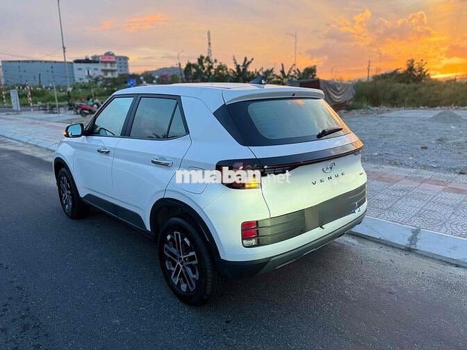 Hyundai Venue 2024 Standard 1.0 9602 km