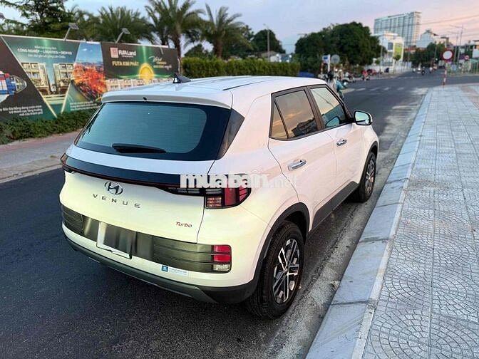 Hyundai Venue 2024 Standard 1.0 9602 km
