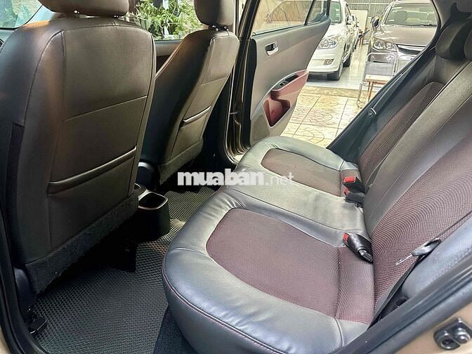 Hyundai Grand i10 Vàng cát