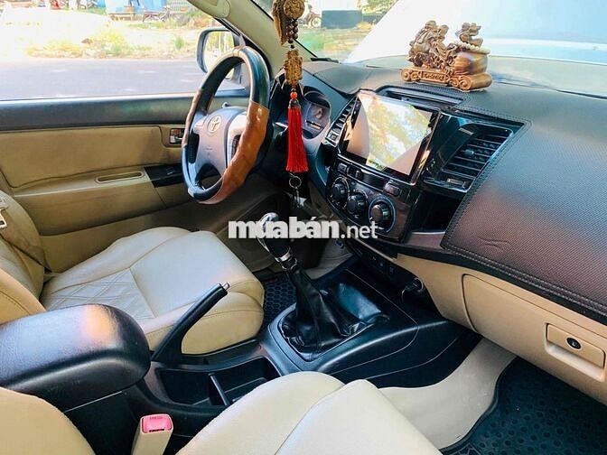 Toyota Fortuner 2015 Bạc