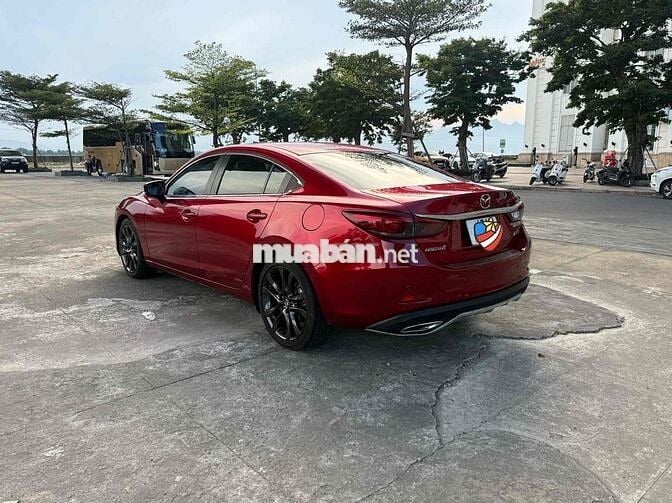 Mazda 6 2.0 bản premium 2021 Đỏ pha lê