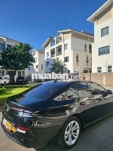 Chính chủ gia đình em cần bán Lux A 2022 đi 4v