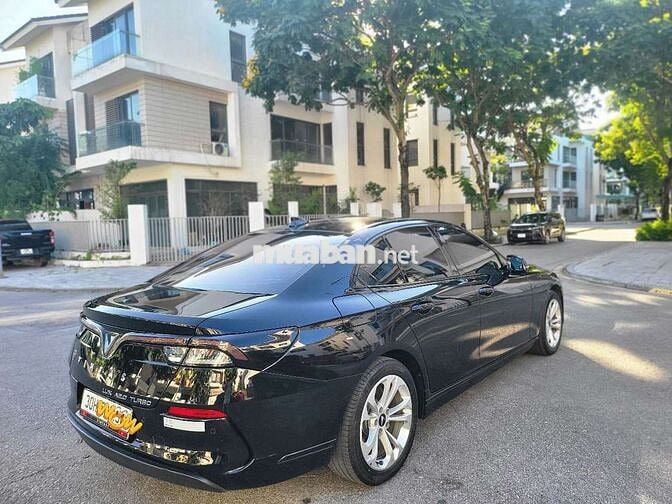 Chính chủ gia đình em cần bán Lux A 2022 đi 4v