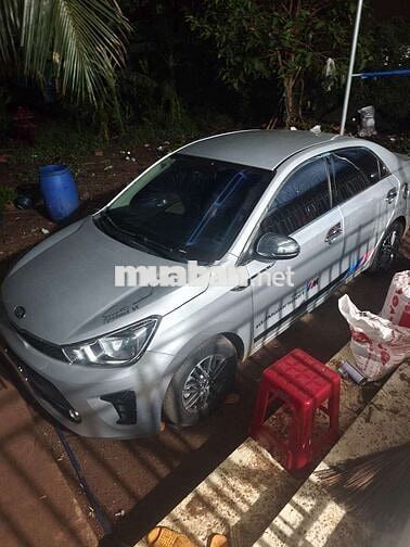 Xe Kia màu Bạc
