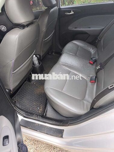 Xe Kia màu Bạc