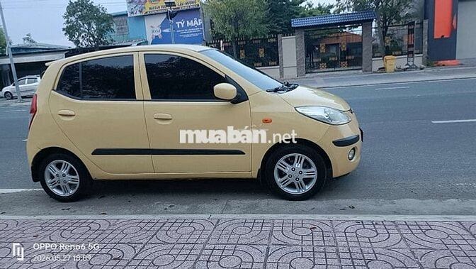 Hyundai i10 Số tự động Vàng kem