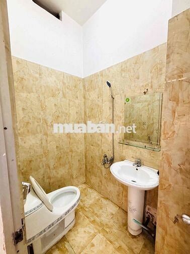 trọ ban công, cách trường Huflit 300m, 2tr6