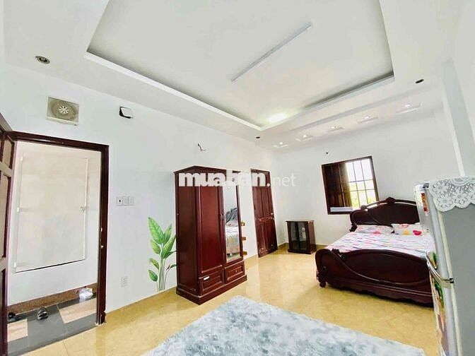trọ ban công, cách trường Huflit 300m, 2tr6