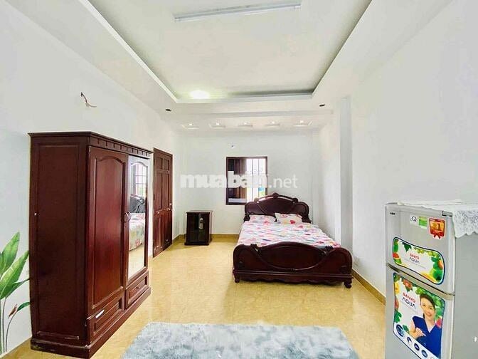 trọ ban công, cách trường Huflit 300m, 2tr6