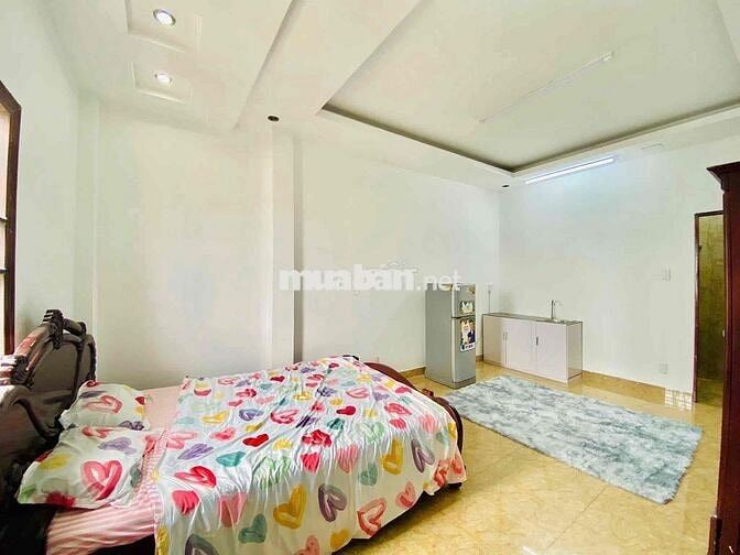 trọ ban công, cách trường Huflit 300m, 2tr6