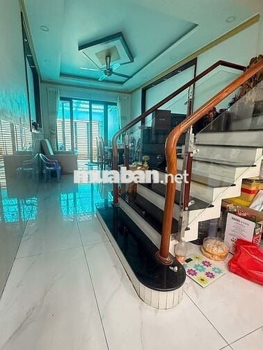CHỦ ĐỊNH CƯ NƯỚC NGOÀI  BÁN NHÀ 4 TẦNG HẺM Ô TÔ  DĨ AN 84M2 GIÁ 6 TỶ