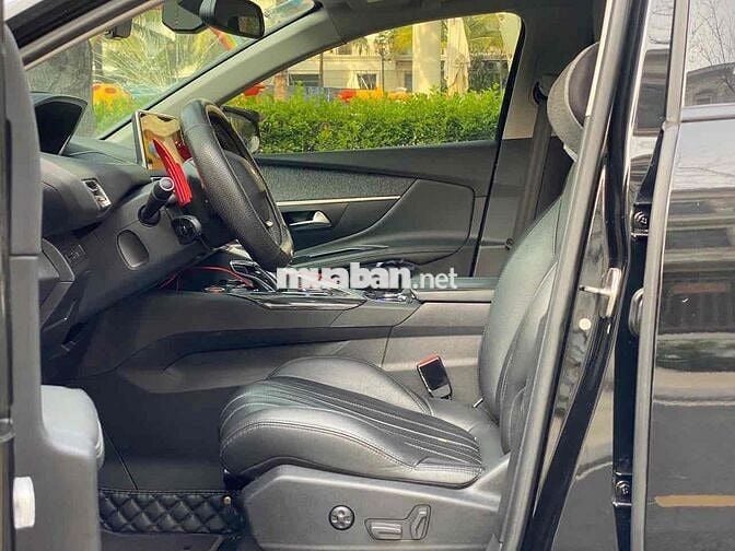 Peugeot 3008 Đen 5 chỗ