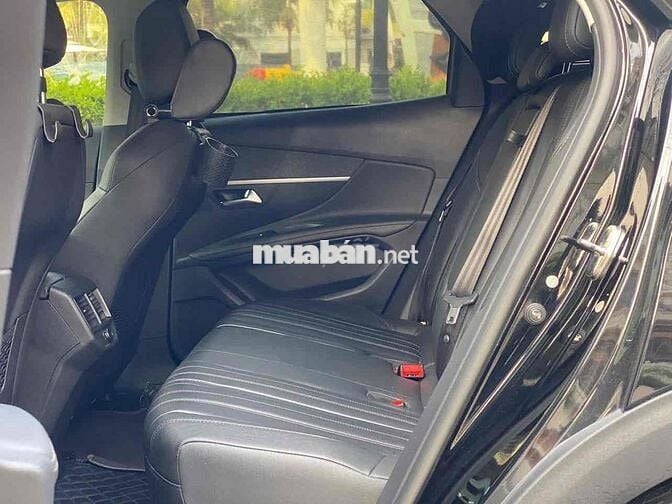Peugeot 3008 Đen 5 chỗ