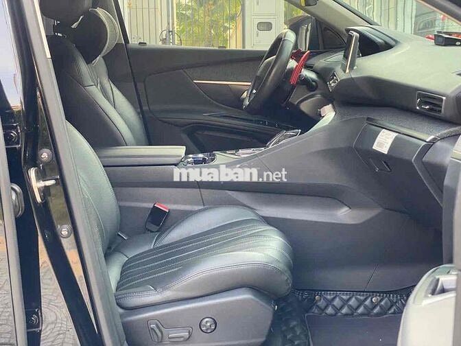 Peugeot 3008 Đen 5 chỗ