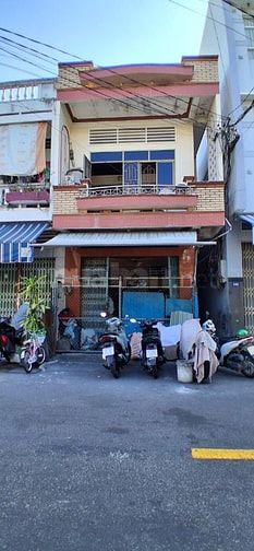 Tôi chủ nhà muốn bán gấp căn nhà đang sinh sống và ở bình thường 