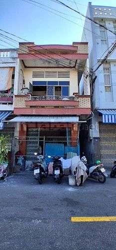 Tôi chủ nhà muốn bán gấp căn nhà đang sinh sống và ở bình thường 