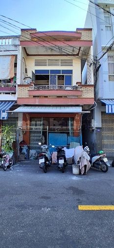 Tôi chủ nhà muốn bán gấp căn nhà đang sinh sống và ở bình thường 