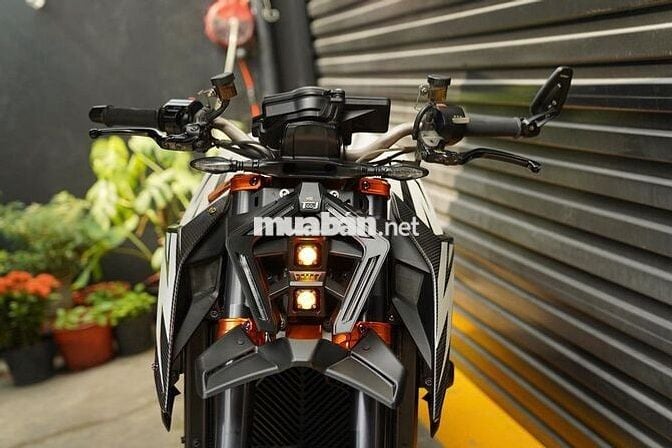 Quái thú KTM Super Duke 1290R GEN1 DKLD 2022