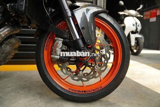 Quái thú KTM Super Duke 1290R GEN1 DKLD 2022