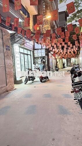 Gần Đại Học Bách Khoa - Nhỉnh 10 tỷ nhà tháng máy, tặng nội thất