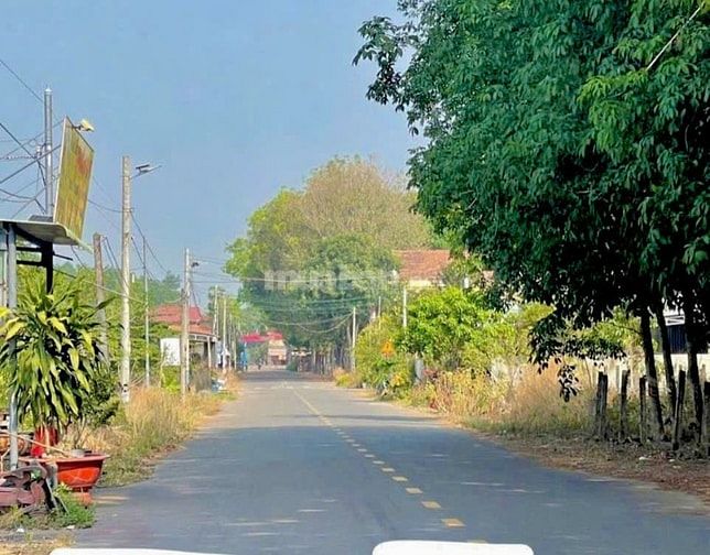 Bán Gấp lô đất nền thổ cư chơn thành  DT 250m2 từ QL14 tới  đất 200m 