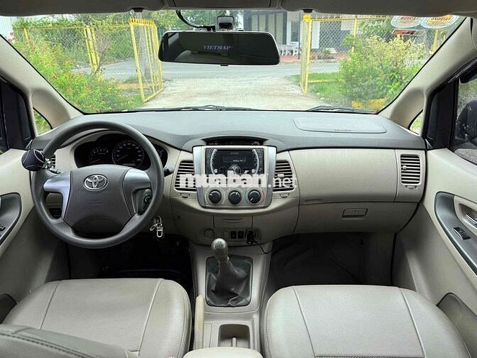 Toyota Innova E MT 2015