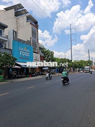 Cho thuê nhà mặt tiền đường lạc long quân, quận 11, tphcm