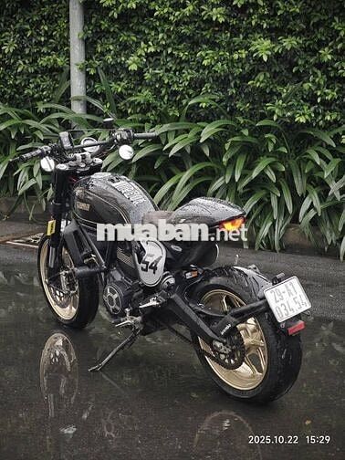 Ducati Scrambler Cafe Racer Đen