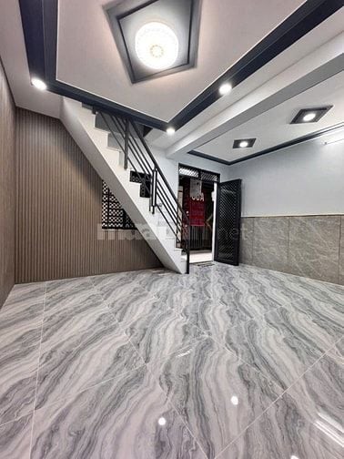 Nhà Ngay Chợ Hiệp Thành,ht13, 5x6,5m,1 lầu 2 PN, ban công,nhà đẹp