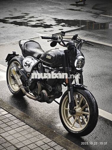 Ducati Scrambler Cafe Racer Đen