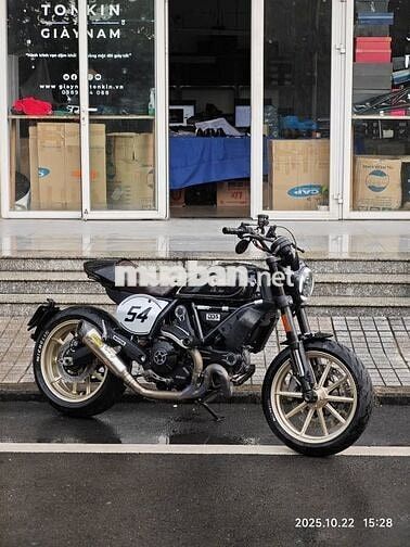 Ducati Scrambler Cafe Racer Đen