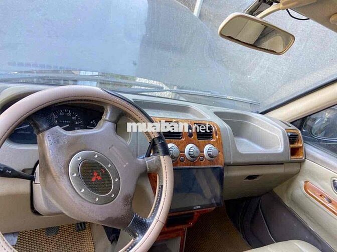 Mitsubishi Jolie Đen