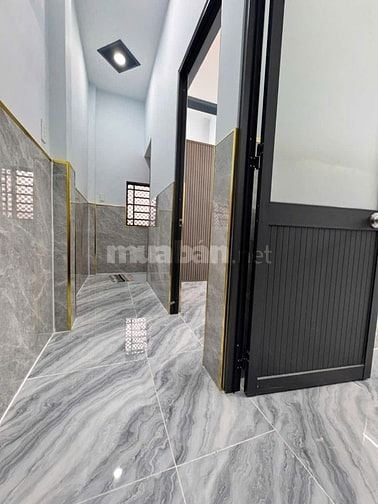 Nhà Ngay Chợ Hiệp Thành,ht13, 5x6,5m,1 lầu 2 PN, ban công,nhà đẹp
