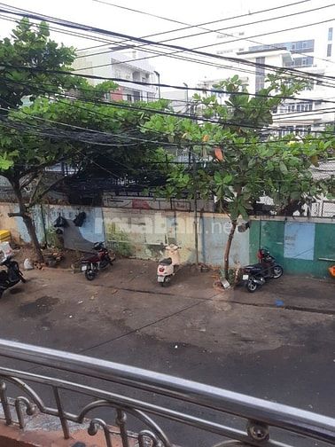 Tôi chủ nhà muốn bán gấp căn nhà đang sinh sống và ở bình thường 