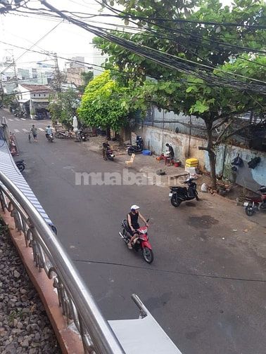 Tôi chủ nhà muốn bán gấp căn nhà đang sinh sống và ở bình thường 