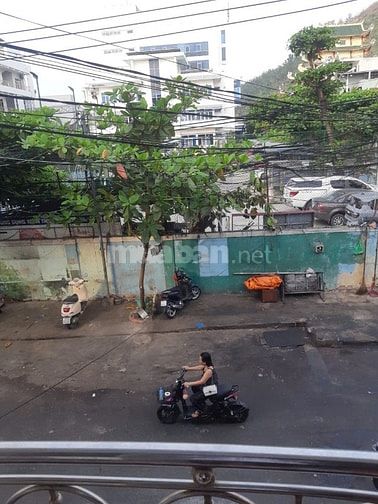 Tôi chủ nhà muốn bán gấp căn nhà đang sinh sống và ở bình thường 