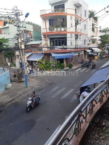 Tôi chủ nhà muốn bán gấp căn nhà đang sinh sống và ở bình thường 