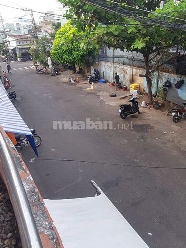 Tôi chủ nhà muốn bán gấp căn nhà đang sinh sống và ở bình thường 