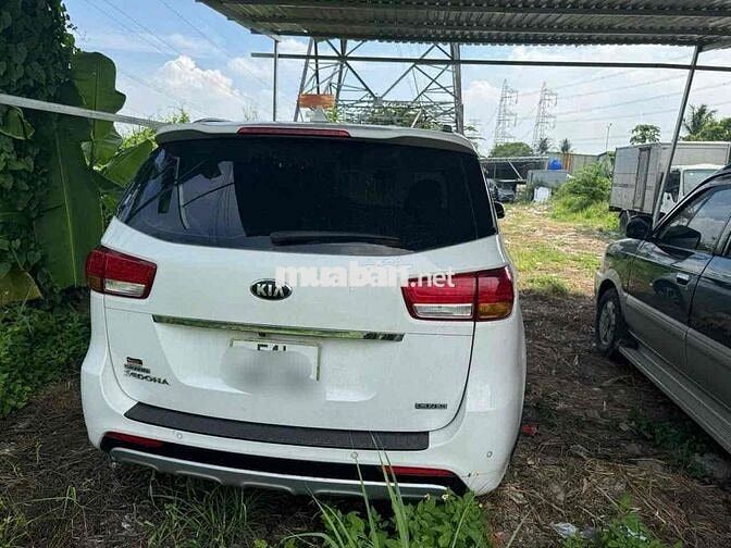Kia Sedona 2016 Trắng 7 chỗ