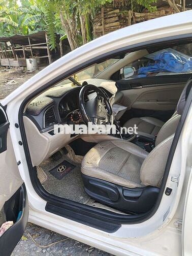Hyundai Elantra 2018 2.0 AT Trắng