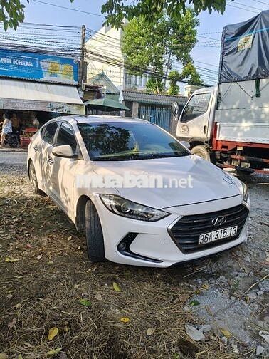 Hyundai Elantra 2018 2.0 AT Trắng