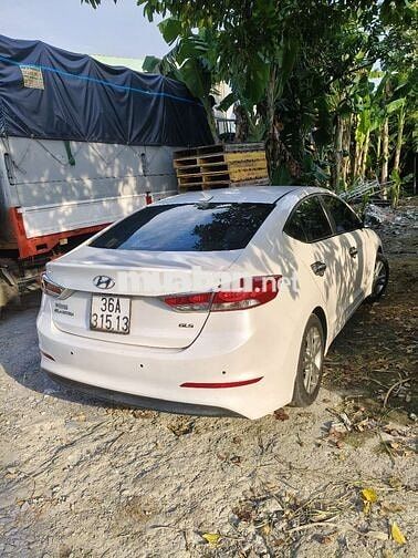 Hyundai Elantra 2018 2.0 AT Trắng