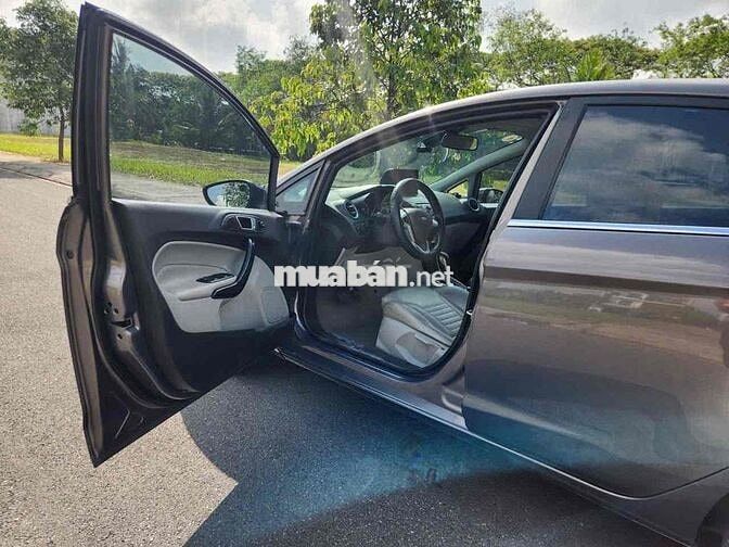 Ford Fiesta Xám