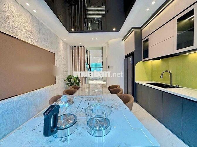 Nhà có Thang Máy full nội thất cao cấp đường xe tải né nhau