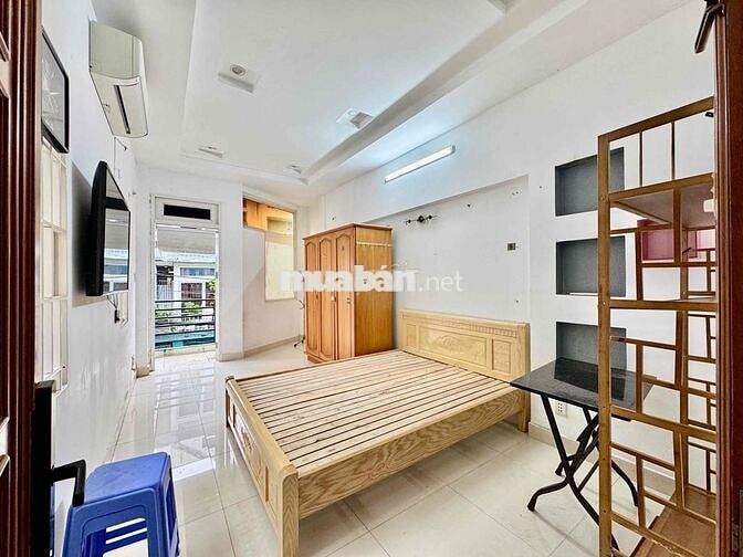 Cho Thuê 1PN Tách Bếp Balcon 35m2 Full NT Ngay Cống Quỳnh Bùi Viện Q1