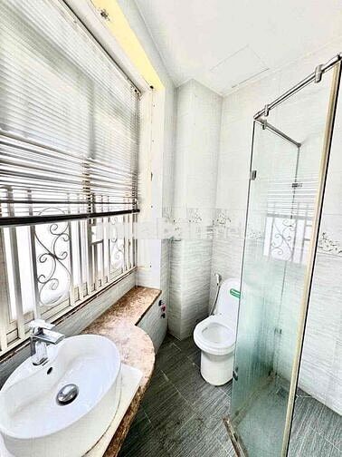 🔥Căn Hộ - 1Ph Ngủ Tách Bếp - Full NT - Cửa Sổ - Ban Công - Thang Máy