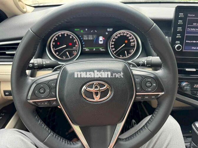 Toyota Camry 2022 2.0Q Đen 38000 km