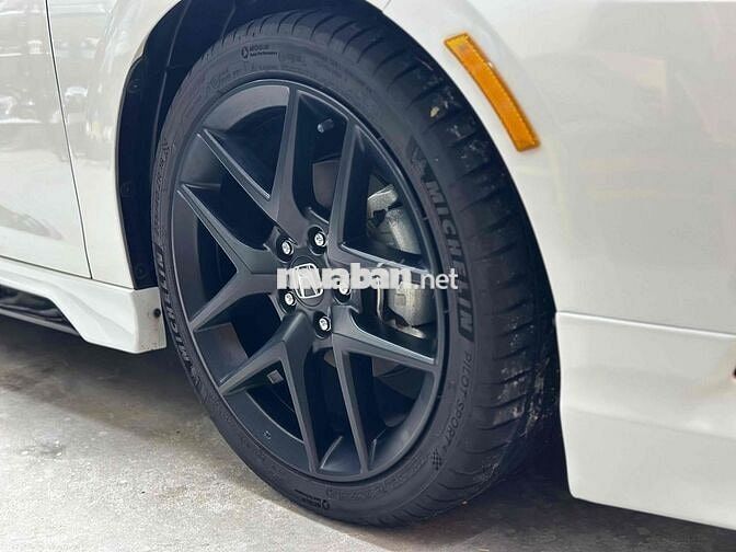 Honda Civic RS ĐK 2/2024 Odo 15.000 km Như Mới